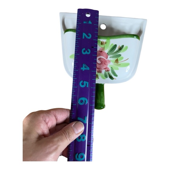 Dustpan‎ Design Wall Planter - Picture 2 of 6